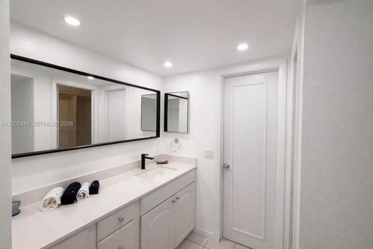 77 Crandon Blvd , Unit 3C, Key Biscayne, FL 33149 Photo