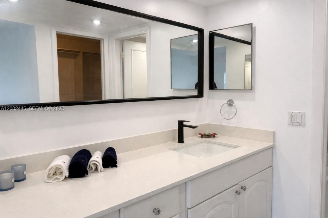 77 Crandon Blvd, Unit 3C, Key Biscayne, FL 33149 Photo