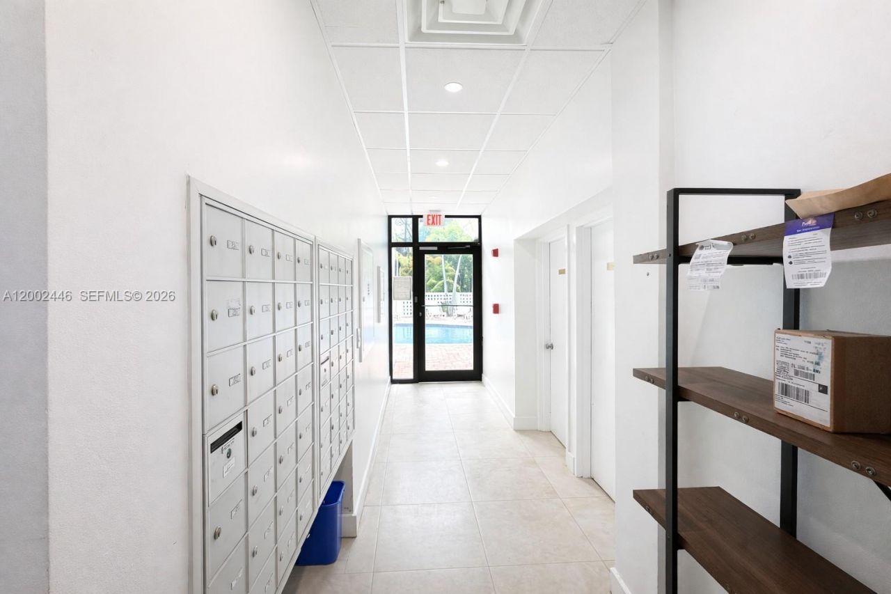 77 Crandon Blvd, Unit 3C, Key Biscayne, FL 33149 Photo