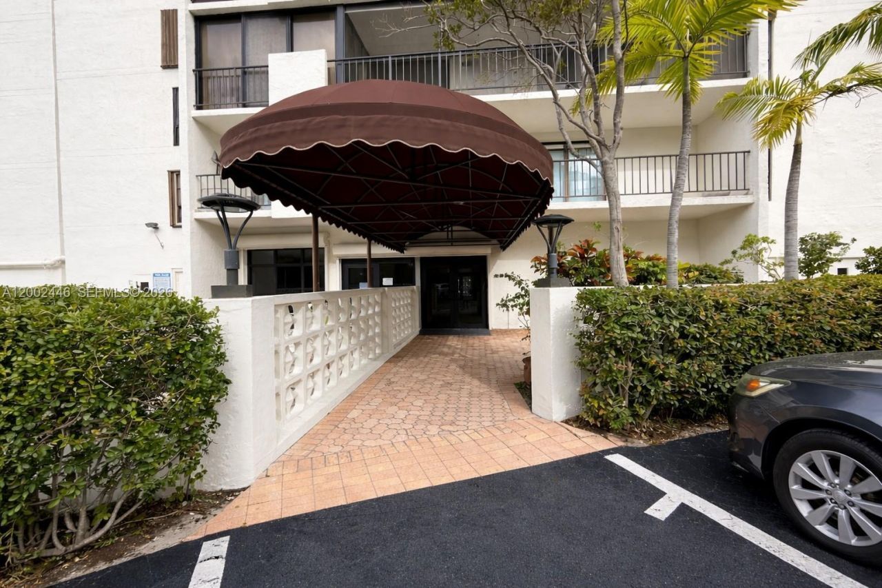 77 Crandon Blvd, Unit 3C, Key Biscayne, FL 33149 Photo