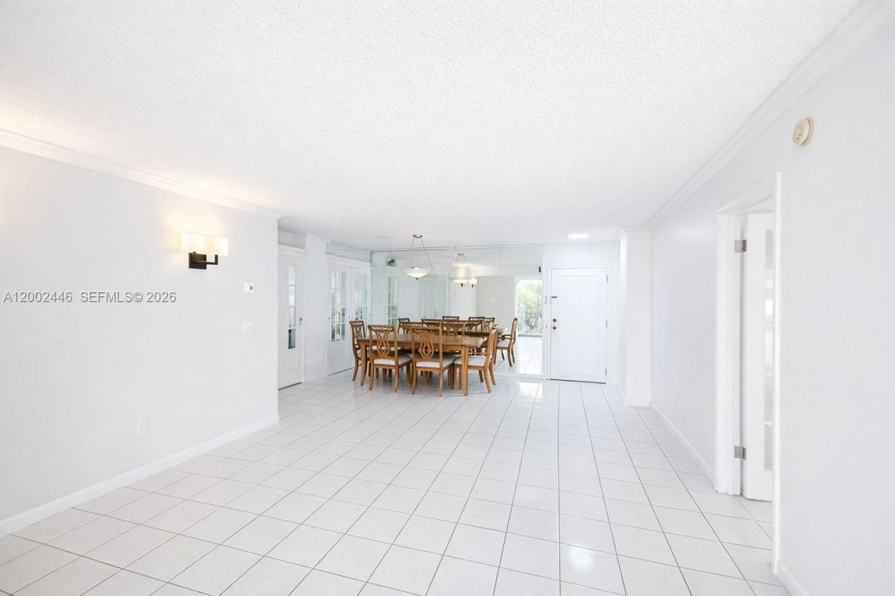 77 Crandon Blvd, Unit 3C, Key Biscayne, FL 33149 Photo
