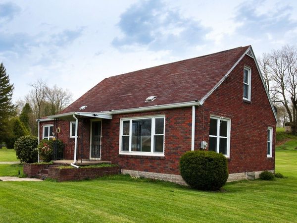 32 Hamburg Rd , Greenville, PA 16125