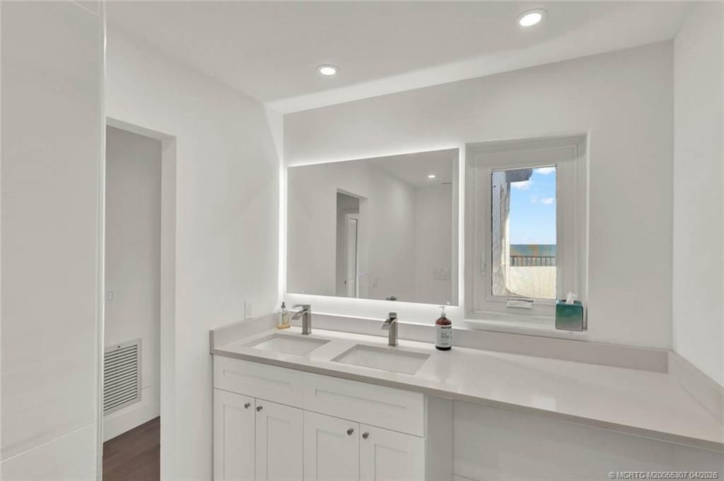 4651 NE Ocean Boulevard, Unit 31, Jensen Beach, FL 34957 Photo