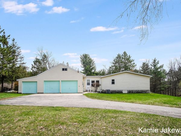 1720 W Fenwick Road, Fenwick, MI 48834