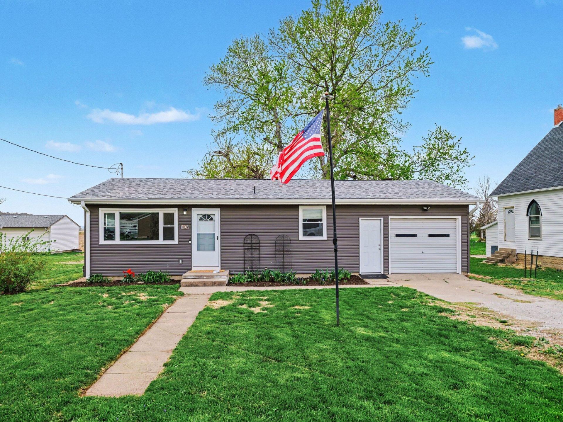 806 Johnson Street, Crescent, IA 51526 Main Photo