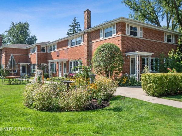 1812 Oakton Street , Evanston, IL 60202