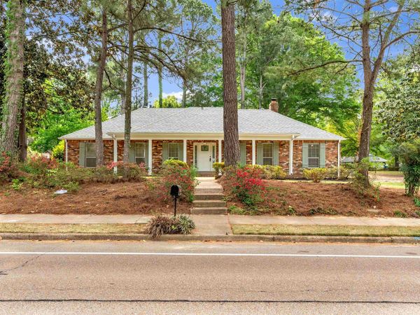 8077 FARMINGTON DR, Germantown, TN 38138