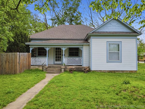 602 N Muskogee Avenue, Claremore, OK 74017