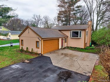 8360 Arlis Street, Commerce Twp, MI 48382