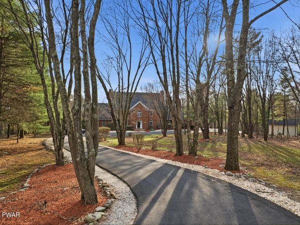 383 S Main Road, Mountain Top, PA 18707