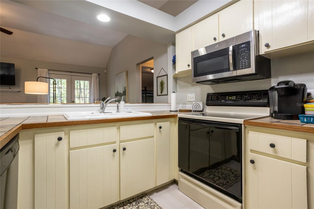 8432 SW 46 Road , Gainesville, FL 32608 Photo