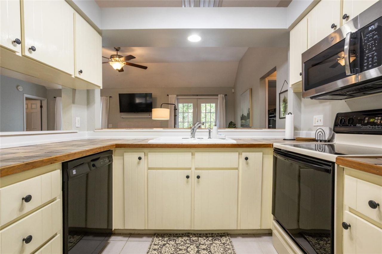 8432 SW 46 Road , Gainesville, FL 32608 Photo