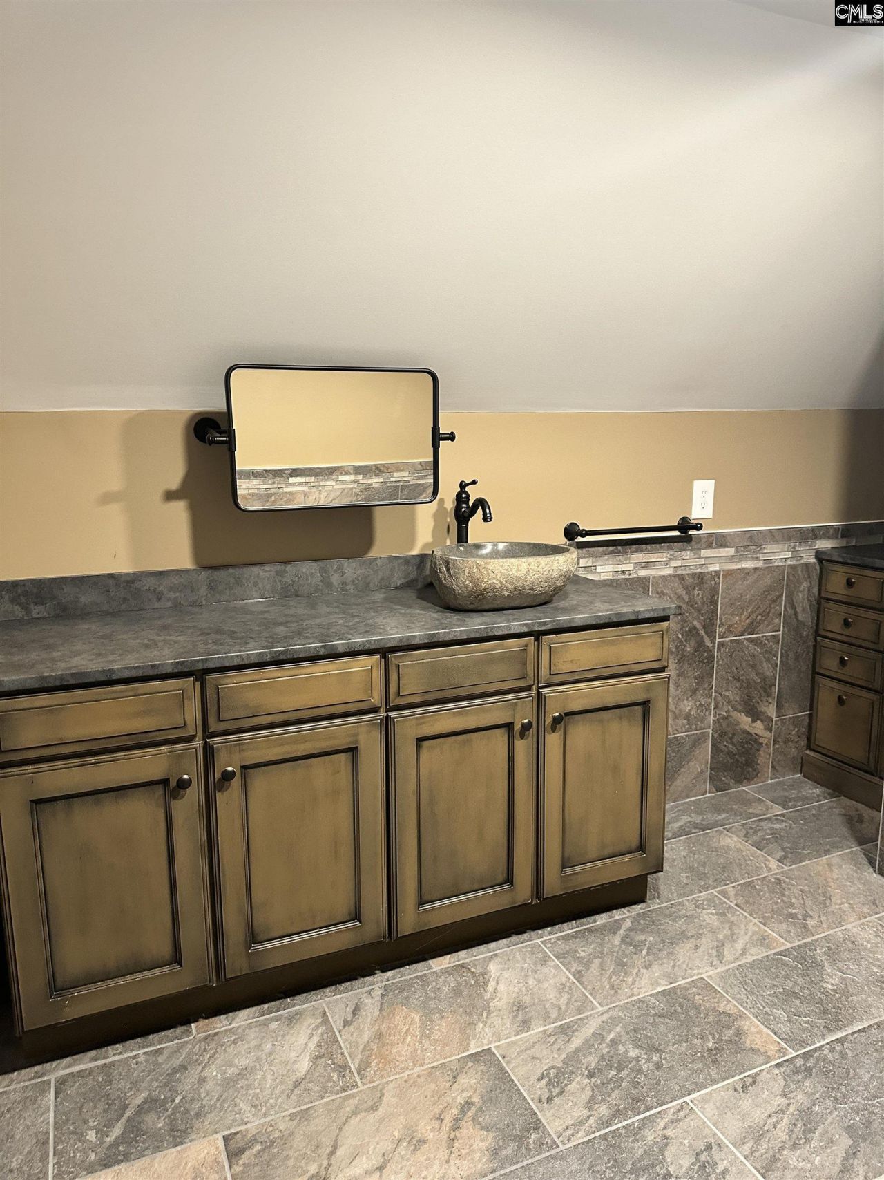 7819 Charles Towne Drive  Photo 28