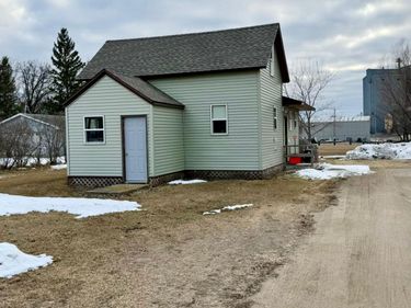 305 Harding Street S, Karlstad, MN 56732