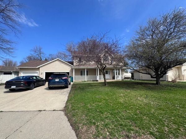 1372 20th Street NE, Owatonna, MN 55060