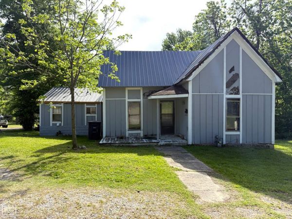 585 N Royal Avenue, Piggott, AR 72454