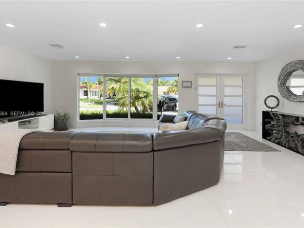 1220 Azalea Cres, Hollywood, FL 33019