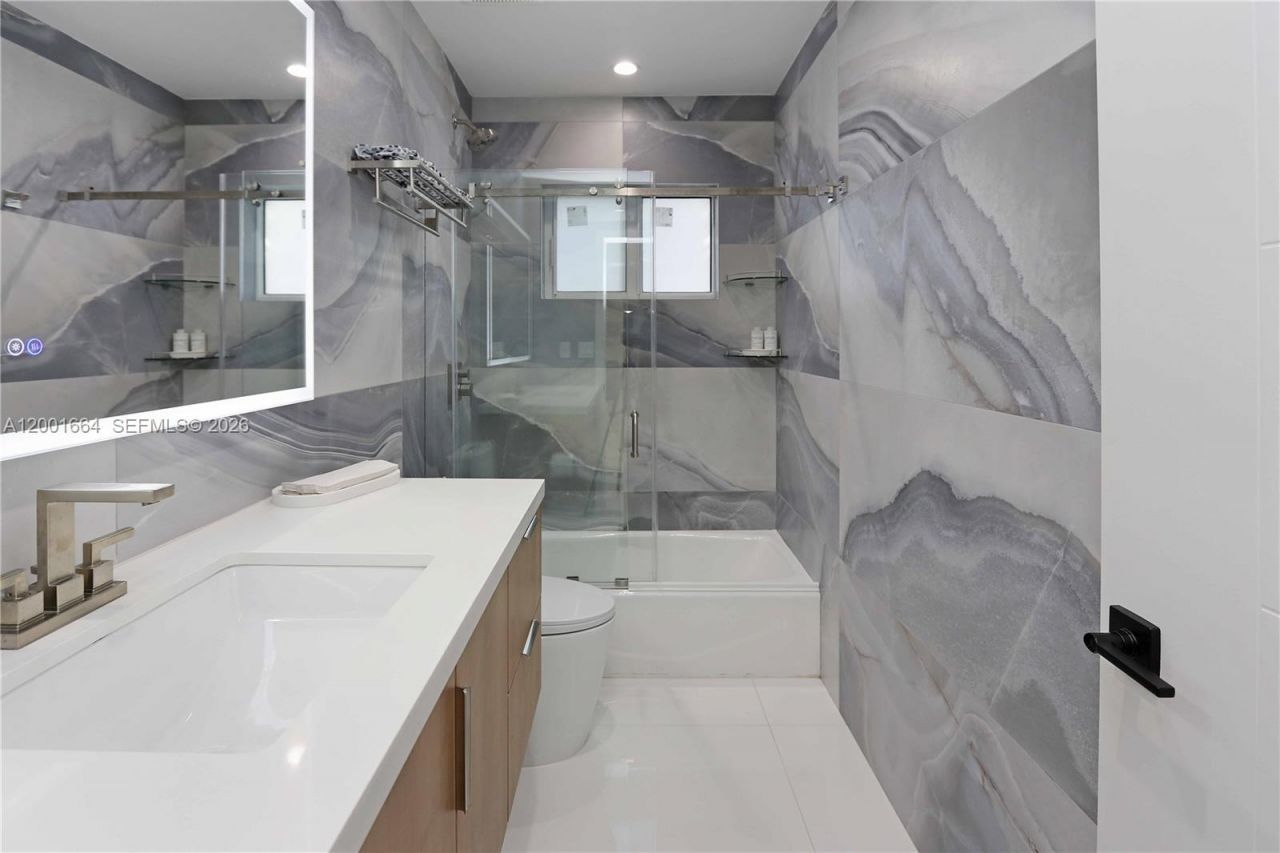 1220 Azalea Cres, Hollywood, FL 33019 Photo