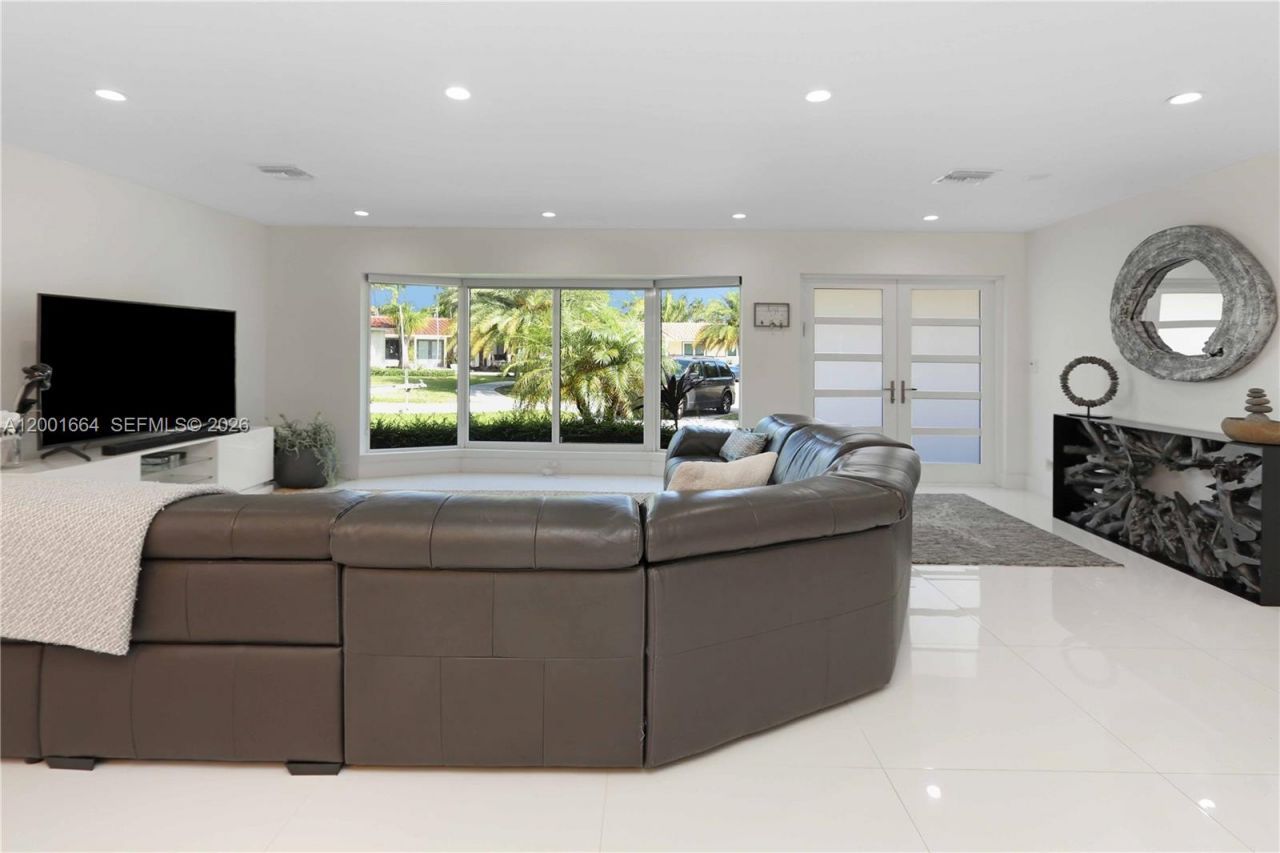 1220 Azalea Cres, Hollywood, FL 33019 Photo