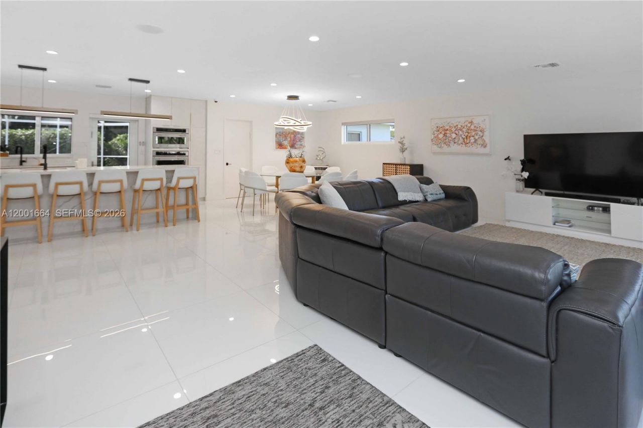 1220 Azalea Cres, Hollywood, FL 33019 Photo