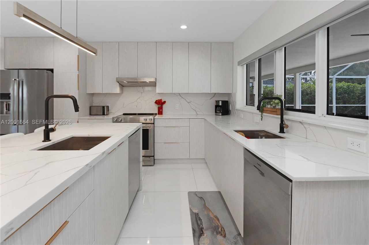 1220 Azalea Cres, Hollywood, FL 33019 Photo