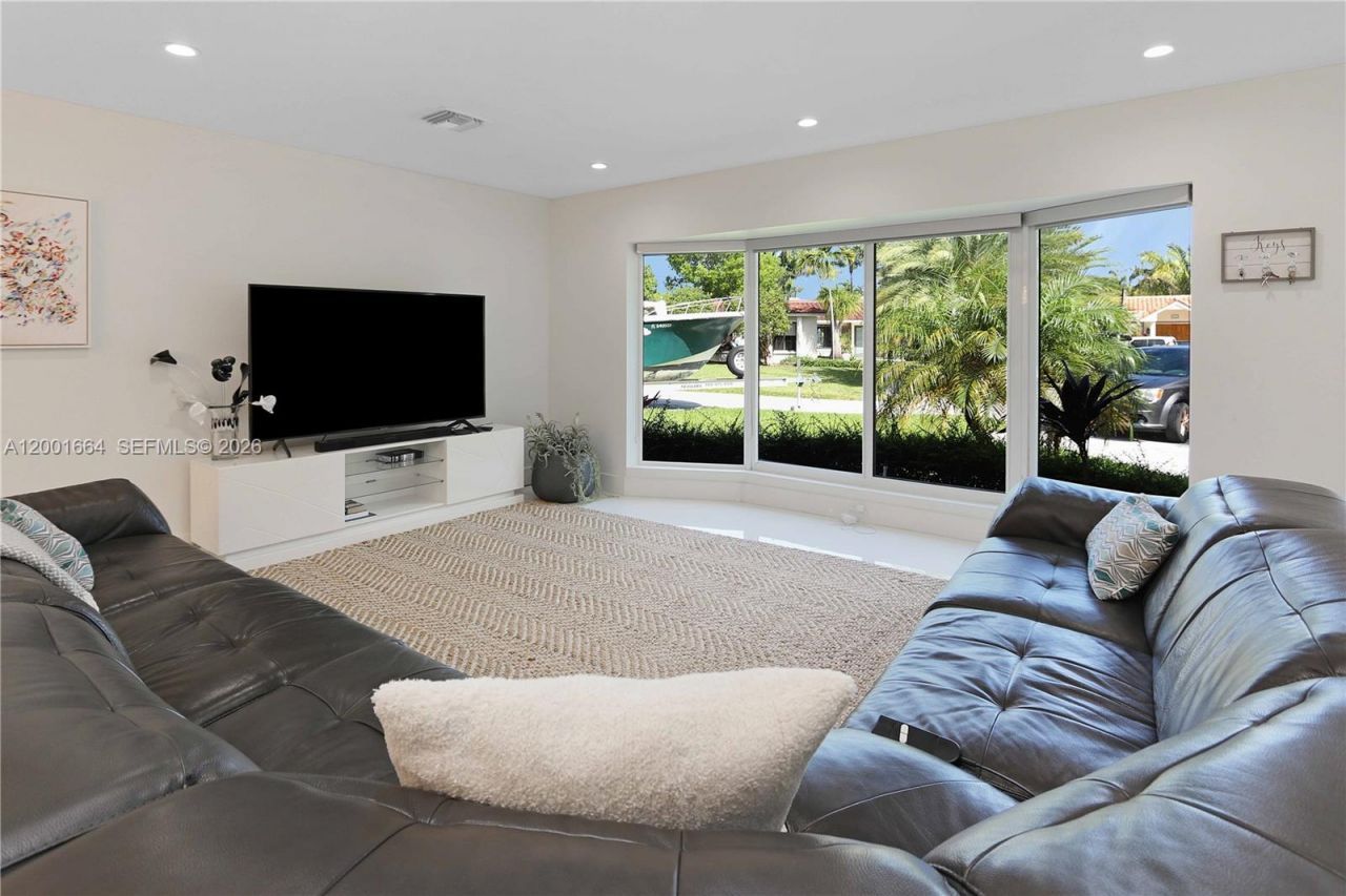 1220 Azalea Cres, Hollywood, FL 33019 Photo