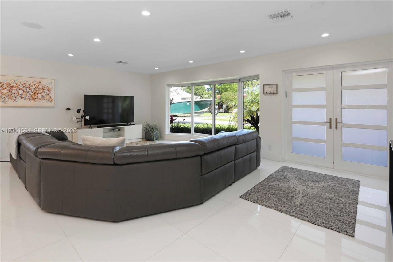 1220 Azalea Cres, Hollywood, FL 33019 Photo