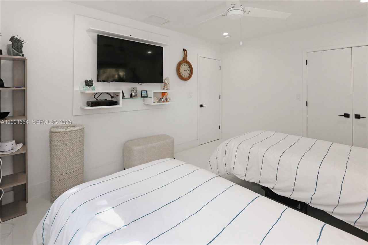 1220 Azalea Cres, Hollywood, FL 33019 Photo