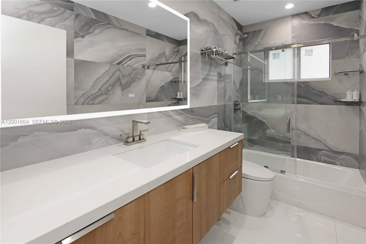 1220 Azalea Cres, Hollywood, FL 33019 Photo