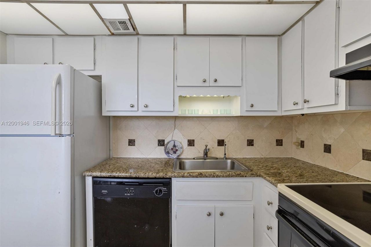 3100 N Palm Aire Dr, Unit 703, Pompano Beach, FL 33069 Photo