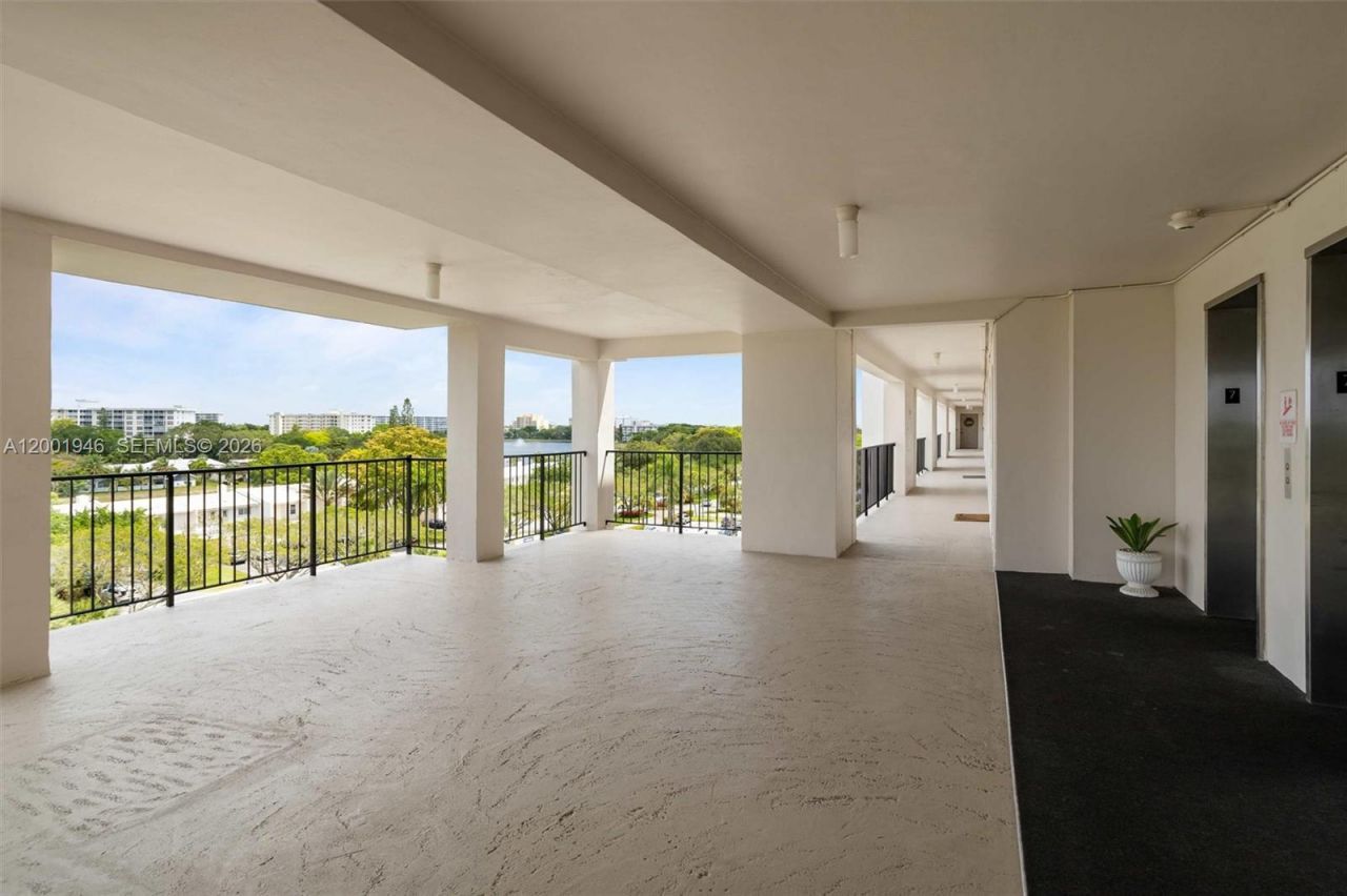 3100 N Palm Aire Dr, Unit 703, Pompano Beach, FL 33069 Photo