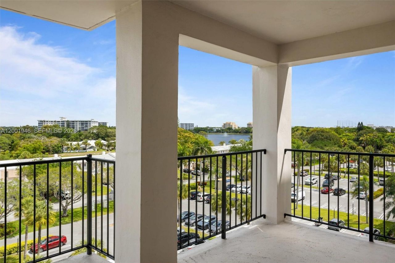 3100 N Palm Aire Dr, Unit 703, Pompano Beach, FL 33069 Photo