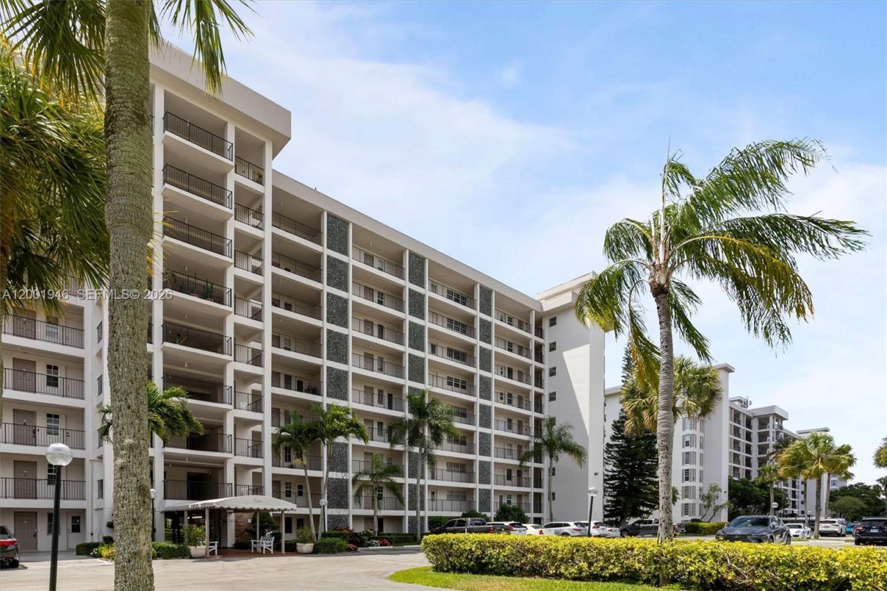 3100 N Palm Aire Dr, Unit 703, Pompano Beach, FL 33069 Photo