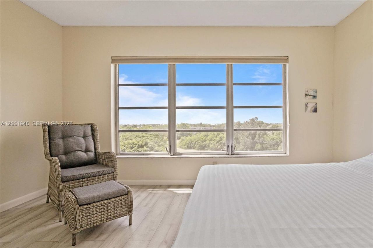 3100 N Palm Aire Dr, Unit 703, Pompano Beach, FL 33069 Photo