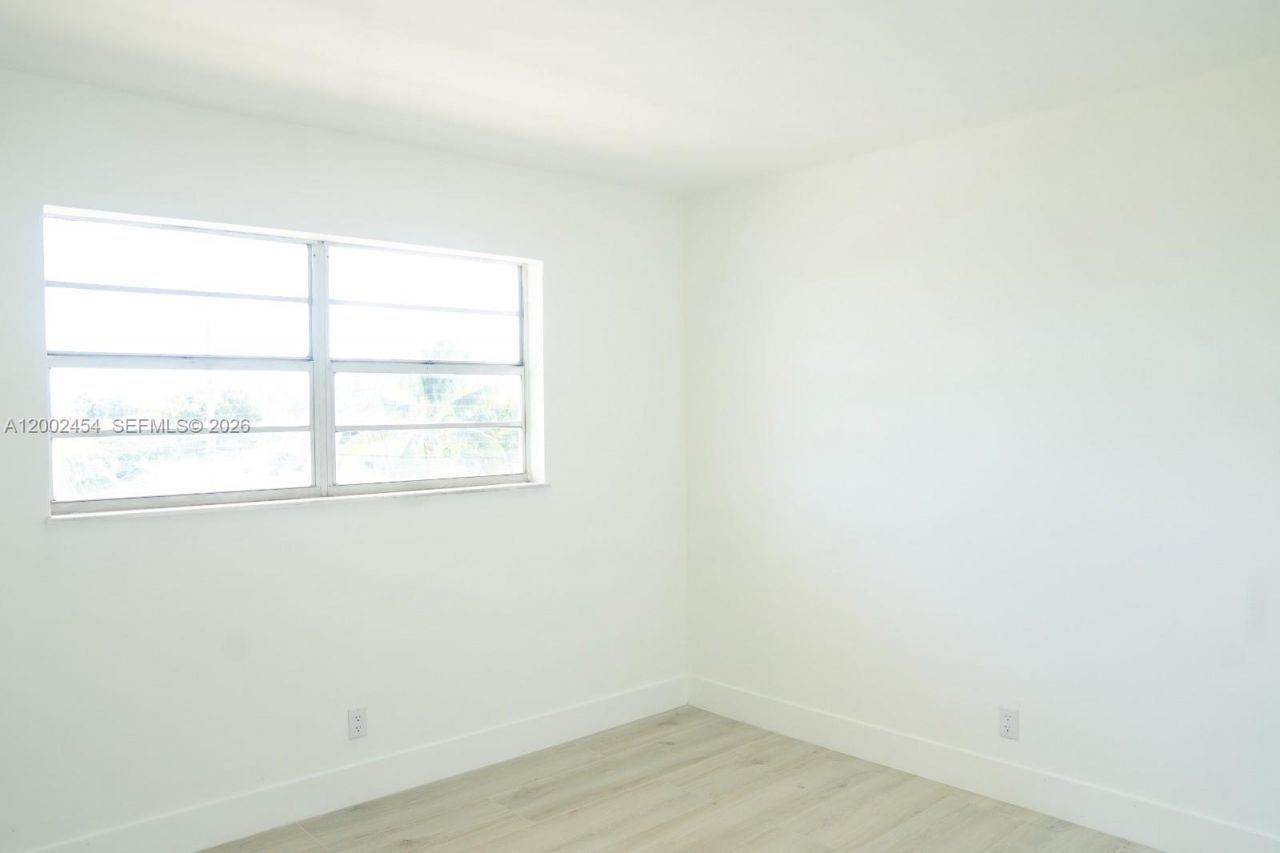 220 SW 9th Ave, Unit 306, Hallandale Beach, FL 33009 Photo