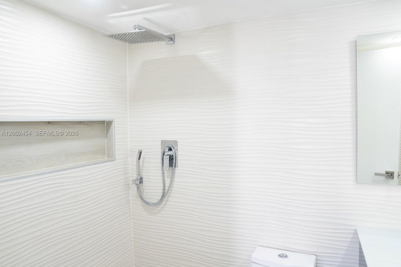 220 SW 9th Ave, Unit 306, Hallandale Beach, FL 33009 Photo