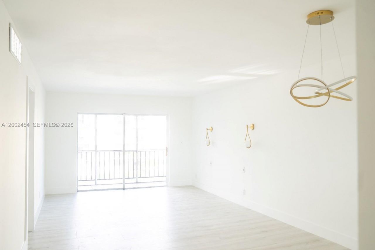 220 SW 9th Ave, Unit 306, Hallandale Beach, FL 33009 Photo