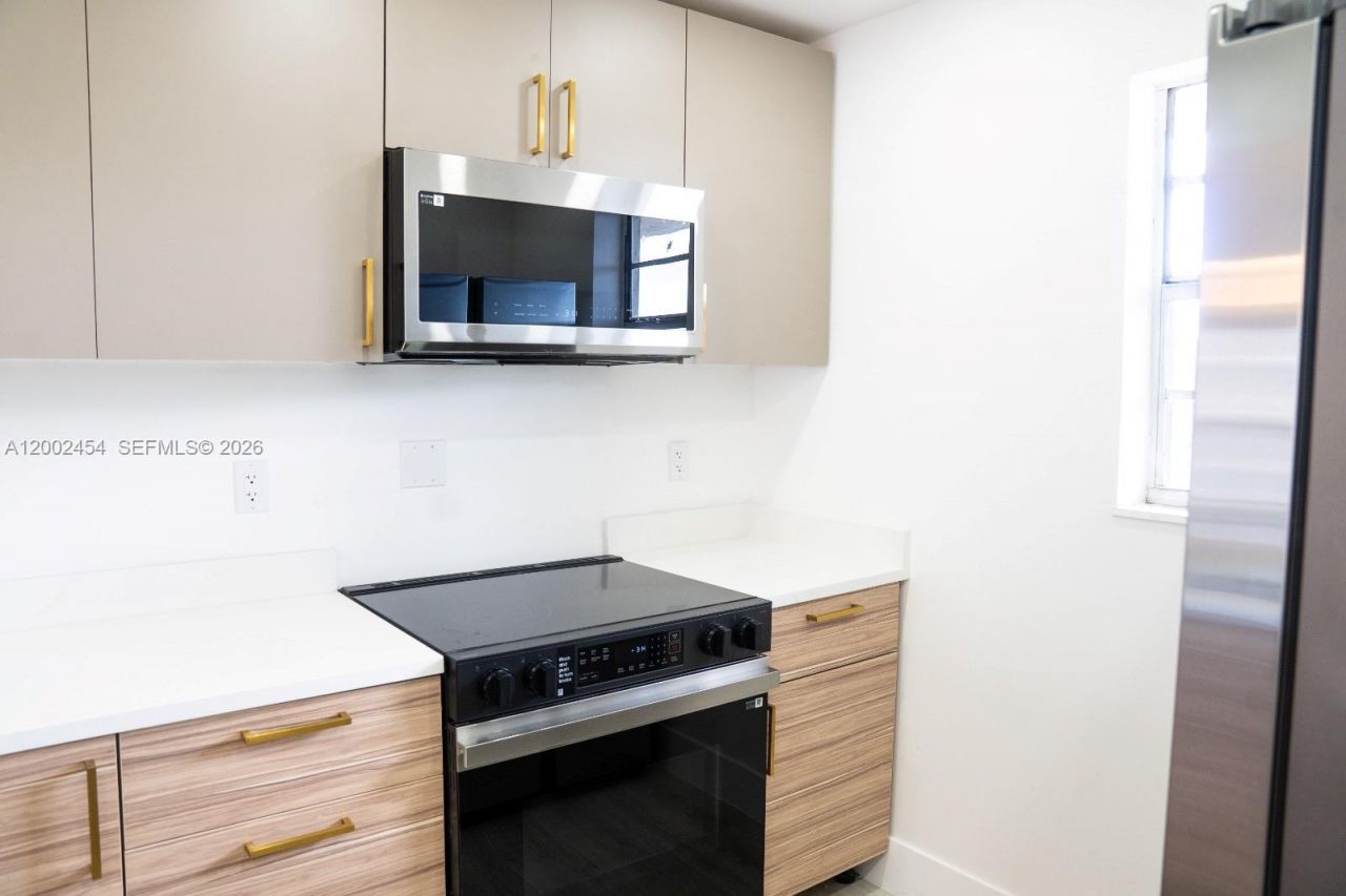 220 SW 9th Ave, Unit 306, Hallandale Beach, FL 33009 Photo