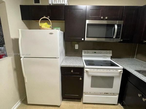 525 W 69th St , Unit 209, Hialeah, FL 33014