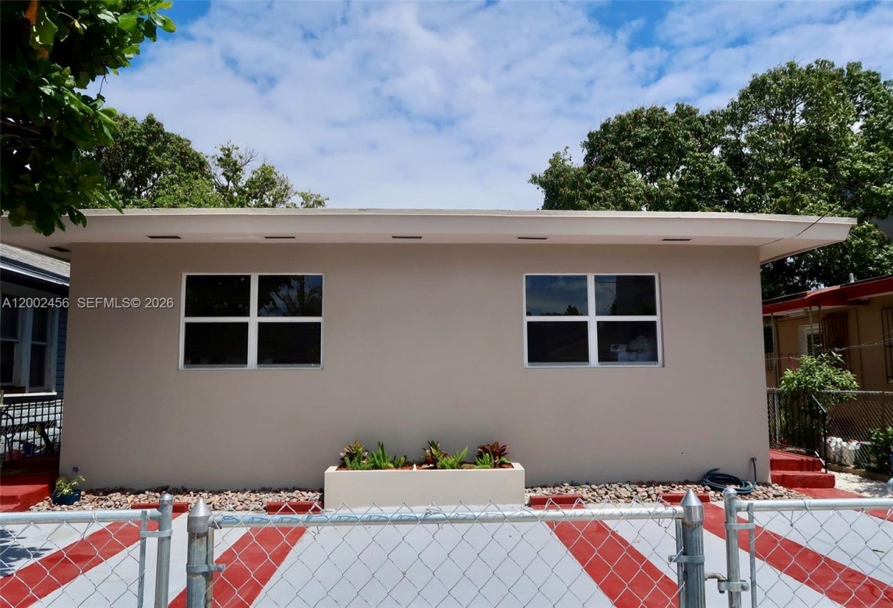 2637 NW 23rd Ct, Miami, FL 33142 Photo