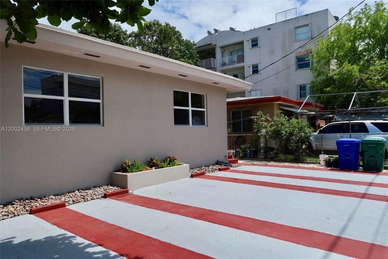 2637 NW 23rd Ct, Miami, FL 33142 Photo