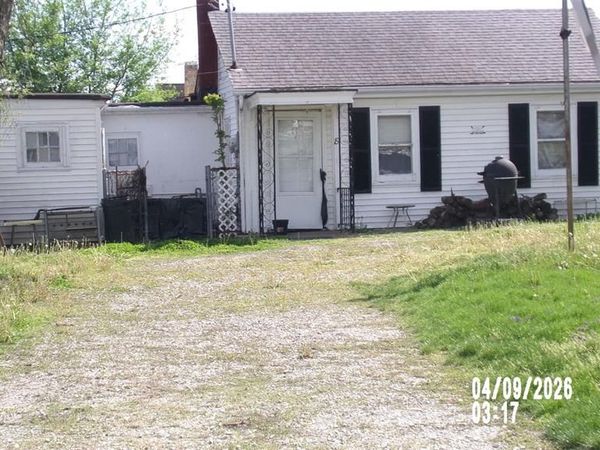8 E C Street, Belleville, IL 62220