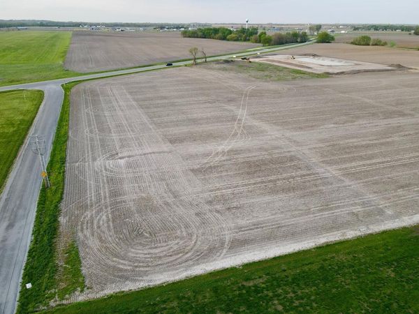 00 US Highway 40 , Highland, IL 62249