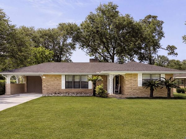 58515 Delacroix Ave, Plaquemine, LA 70764