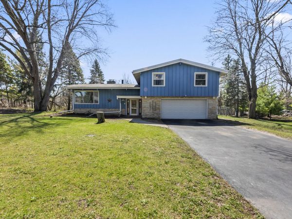 N84W12863 Ronald Dr, Menomonee Falls, WI 53051