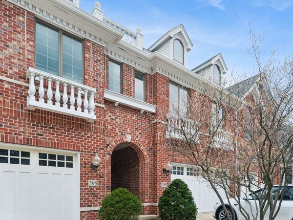 299 Arbor Glen Boulevard, Schaumburg, IL 60195