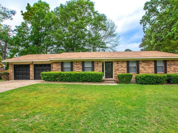 8 Orange Blossom Circle, Little Rock, AR 72210