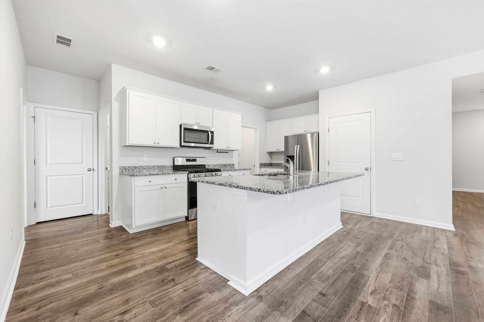 3749 Bells Lake Circle  Photo 8