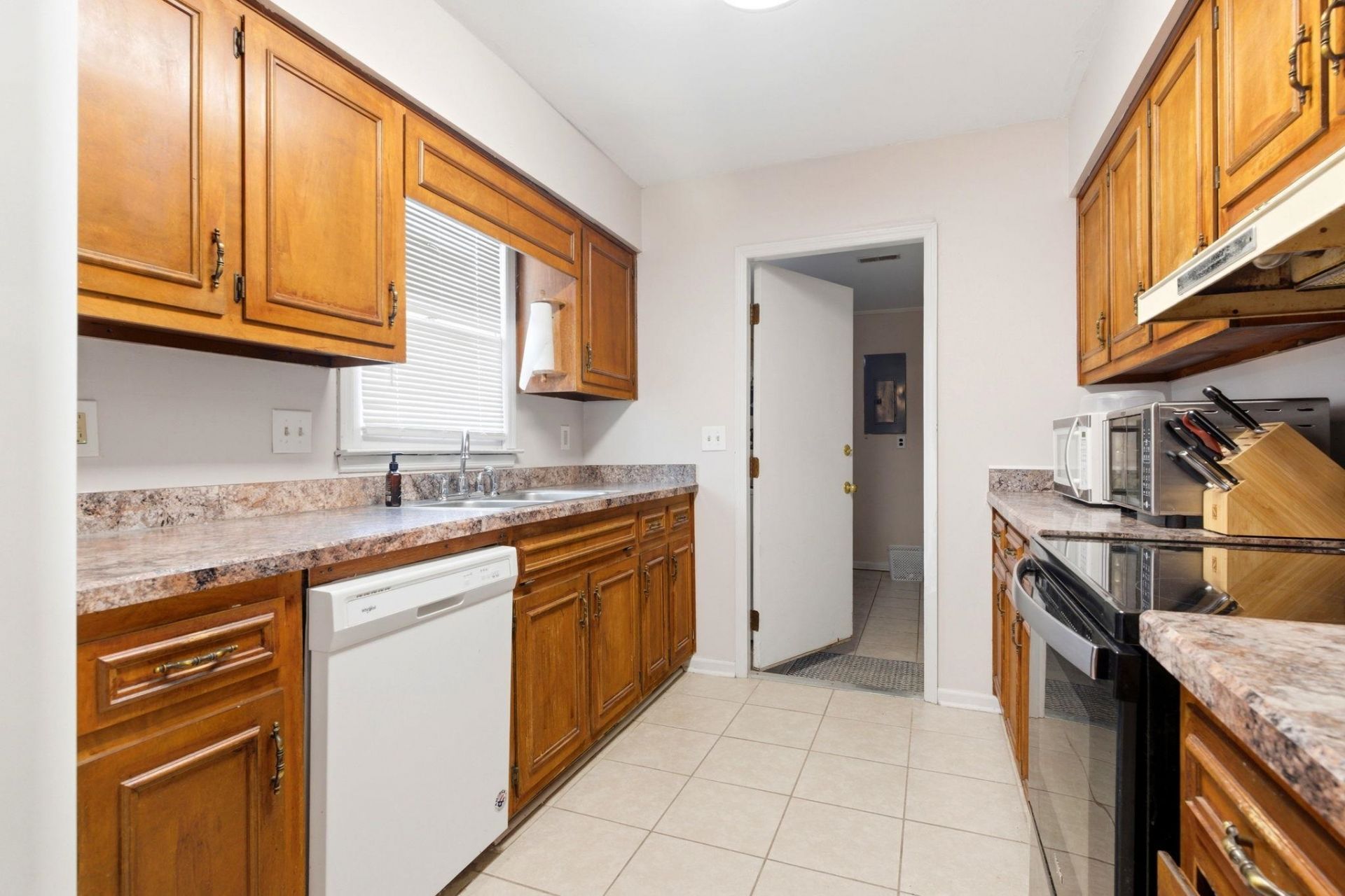 804 Shem Creek Circle  Photo 10