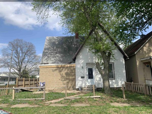 1000 S 10th Street, Burlington, IA 52601